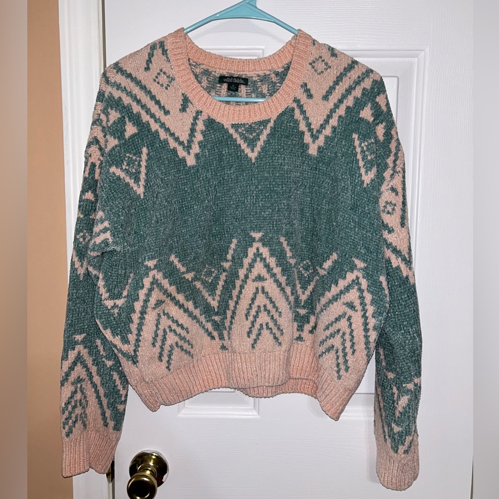 Womens Sweater / Lightly worn / Super Soft / Size Medium / No tears or stains